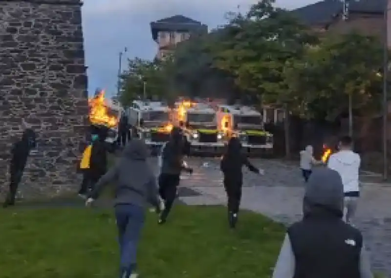 proteste in irlanda del nord   11