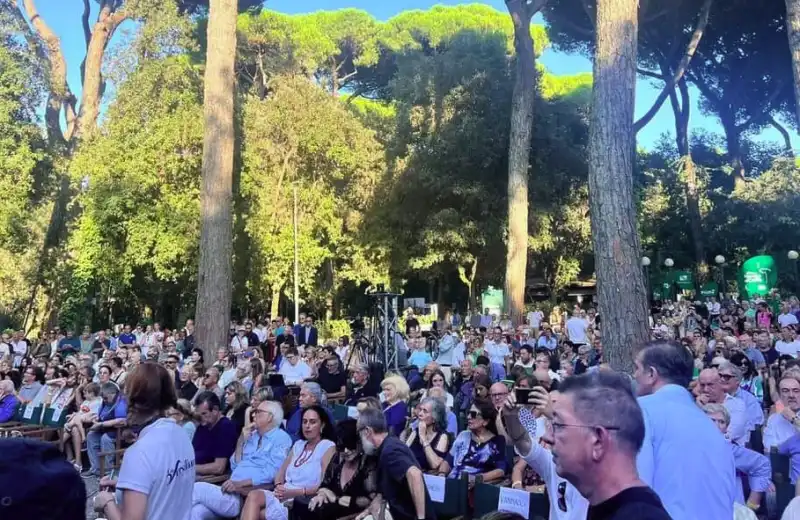 PUBBLICO DI ROBERTO VANNACCI ALLA VERSILIANA