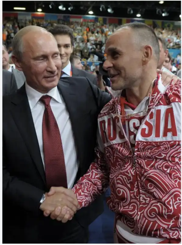 putin ezio gamba