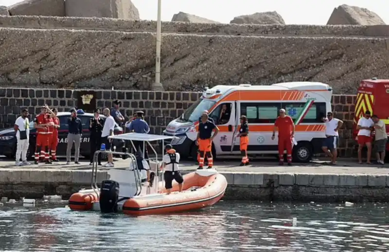 ricerche dello yacht bayesan affondato a palermo 4