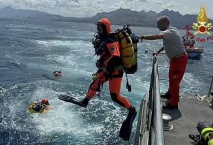 ricerche dopo il naufragio dello lo yacht bayesian a palermo 3