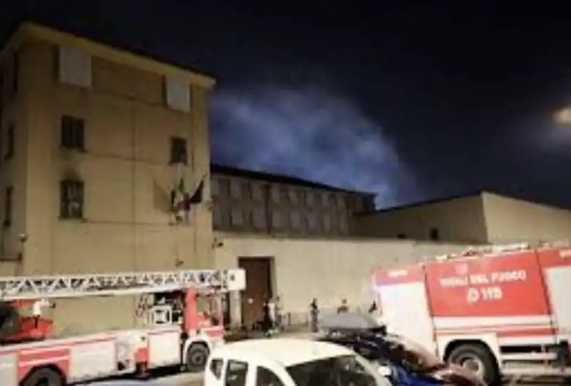 rivolta nel carcere ferrante aporti di torino   3