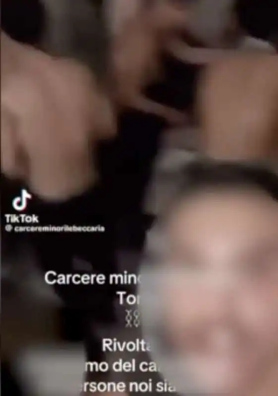 rivolta nel carcere ferrante aporti di torino   i video su tiktok   4