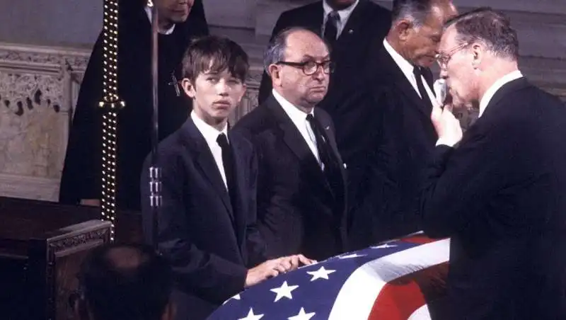 robert f. kennedy jr. al funerale del padre 