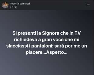 roberto vannacci su facebook invita roberta parigiani a slacciargli i pantaloni