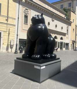 statue di fernando botero a roma 10