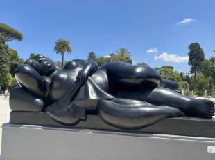 statue di fernando botero a roma 12