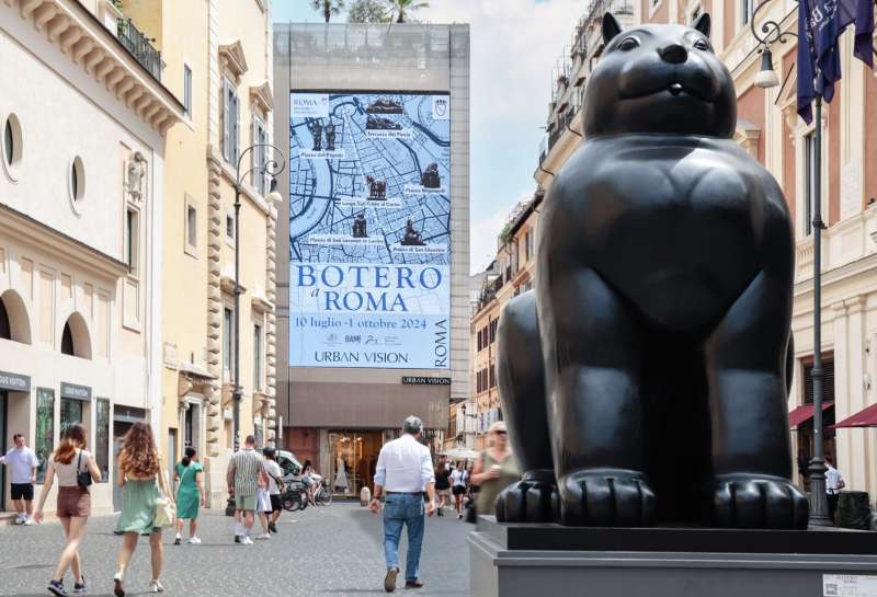 statue di fernando botero a roma 3