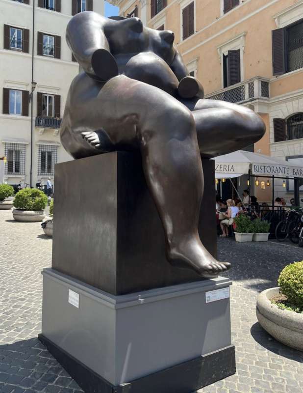 statue di fernando botero a roma 8