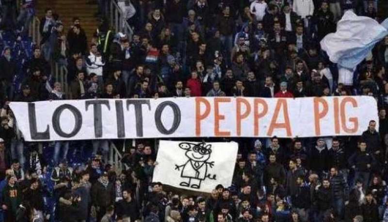 striscione dei tifosi della lazio contro claudio lotito