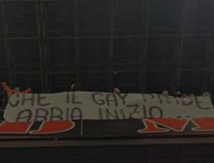 striscione derby milan inter aprile 2024