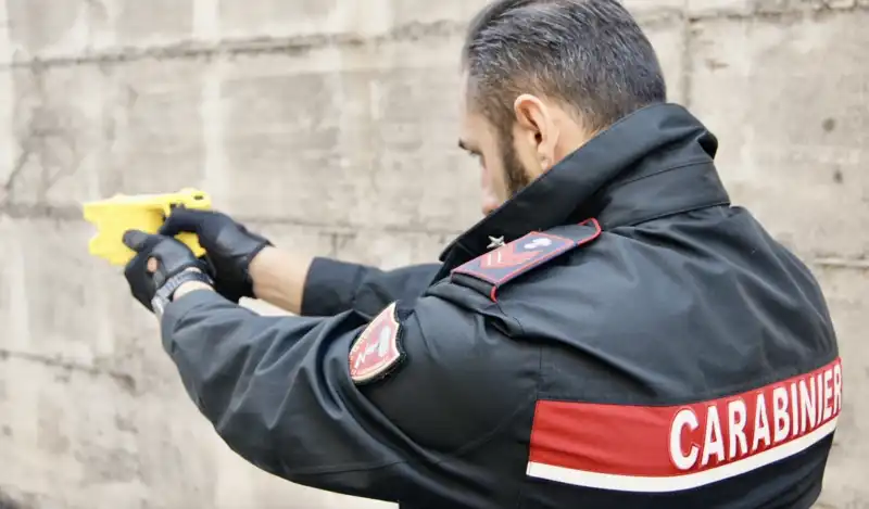 TASER -CARABINIERI