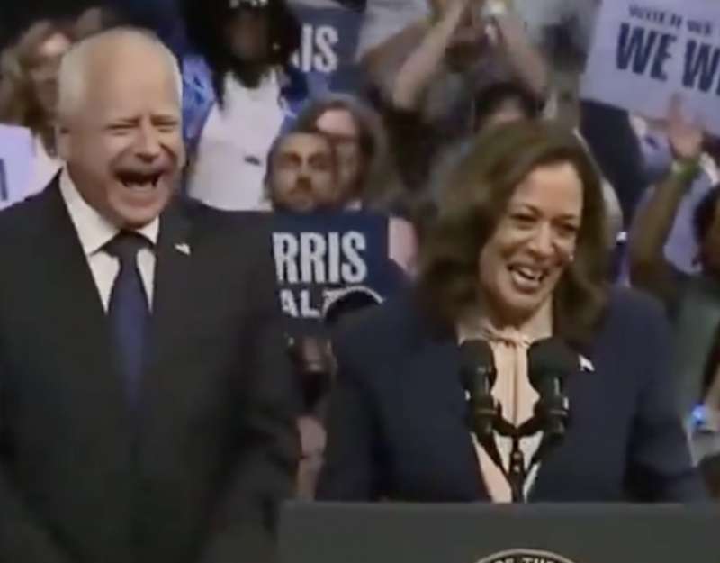 tim walz e kamala harris ridono sguaiatamente 2