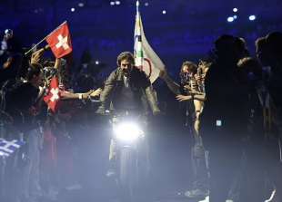 tom cruise cerimonia di chiusura olimpiadi parigi 2024 5