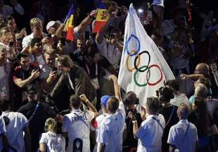 tom cruise cerimonia di chiusura parigi 2024.