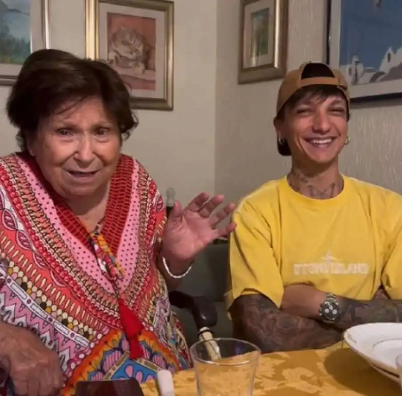 ultimo con la nonna gina