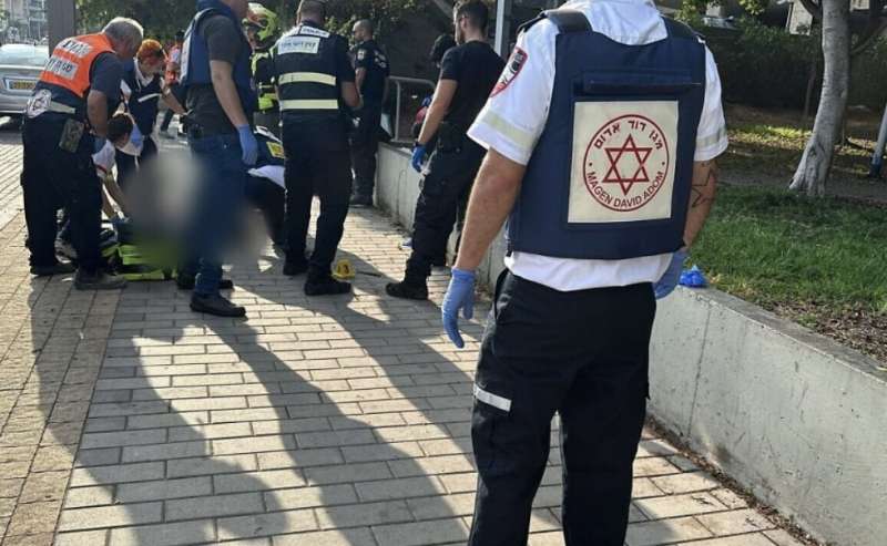 un palestinese accoltella tre israeliani a holon 2