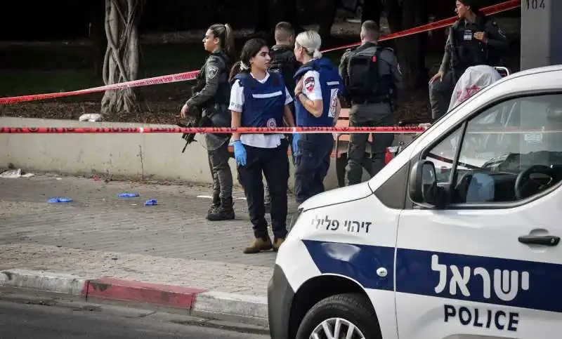 un palestinese accoltella tre israeliani a holon   6