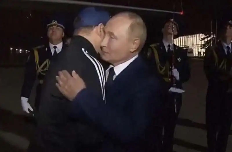 vadim krasikov accolto a mosca da vladimir putin