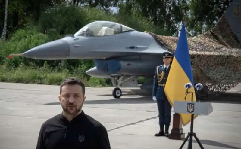 volodymyr zelensky con i primi f 16 