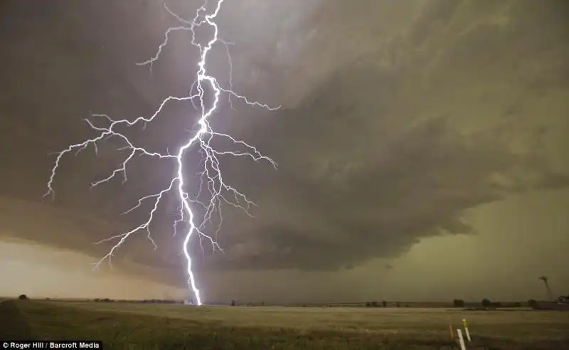 LE FOTO REALIZZATE DAI CONIUGI HILL CACCIATORI DI TORNADO 