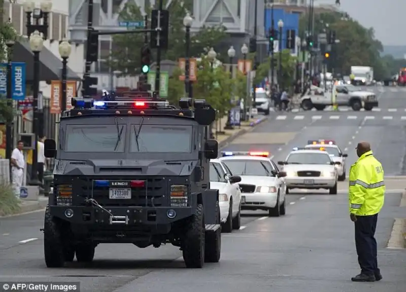 SPARATORIA AL NAVY YARD DI WASHINGTON 