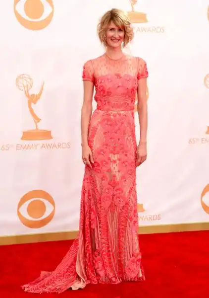 best laura dern in a coral colored naeem khan dress 