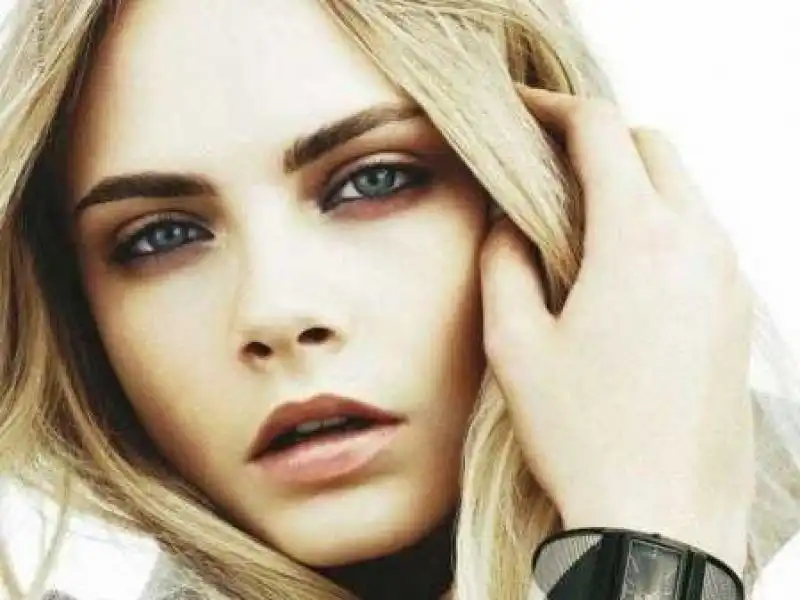 CARA DELEVINGNE 