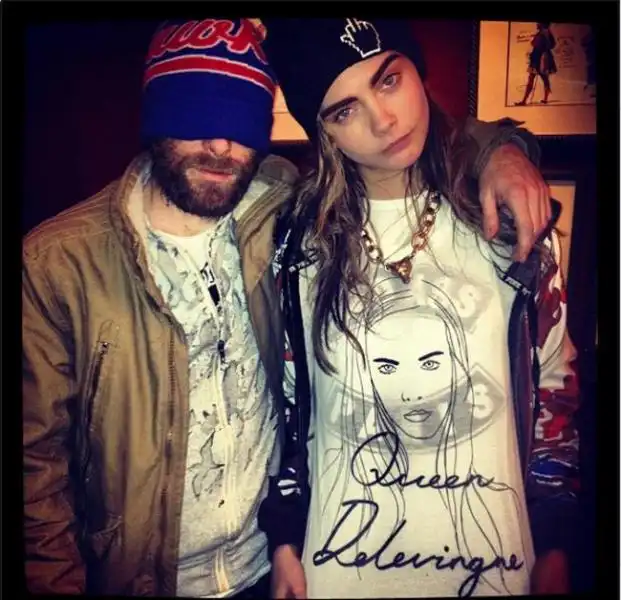 cara delevingne smorfie x 