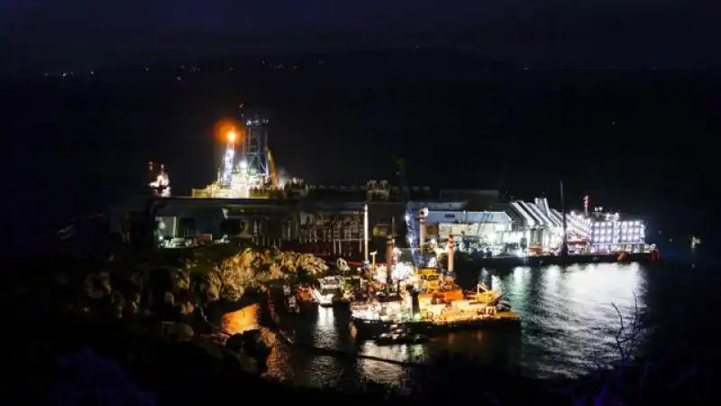 COSTA CONCORDIA LA NOTTE PRIMA DELLA ROTAZIONE 