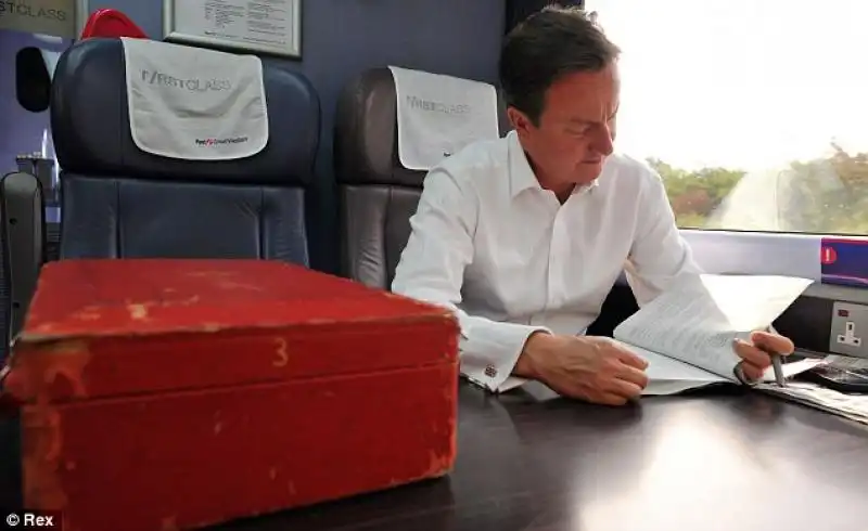 DAVID CAMERON IN TRENO 