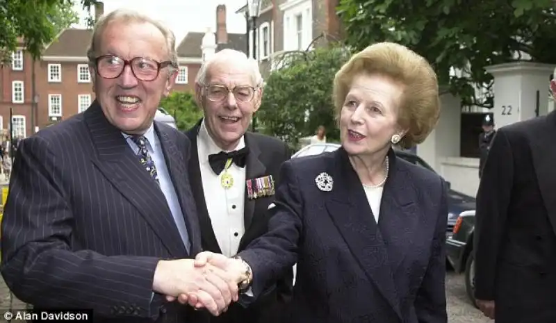 DAVID FROST CON MARGARET E DENIS THATCHER 