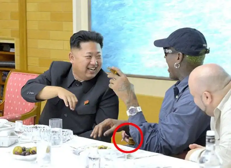 DENNIS RODMAN CON LA TERZA MANO E KIM JONG UN 