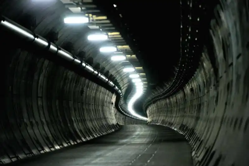 EUROTUNNEL CHE COLLEGA FRANCIA E INGHILTERRA 