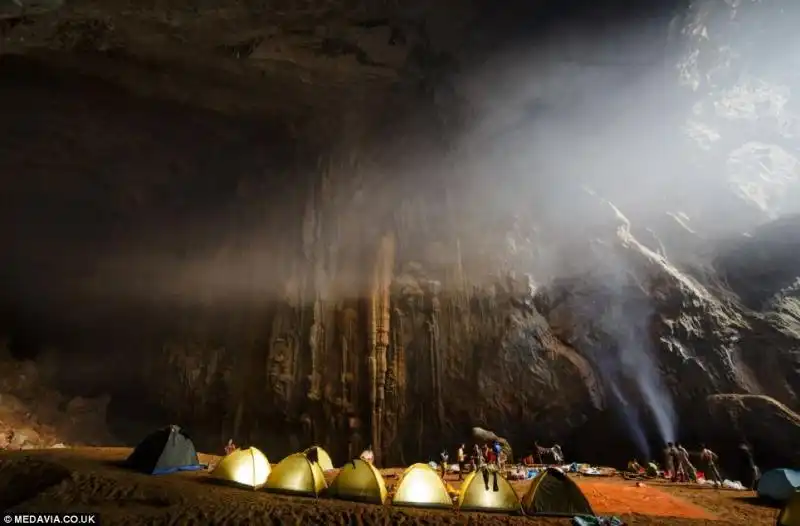 LA GROTTA DI SON DOONG IN VIETNAM 