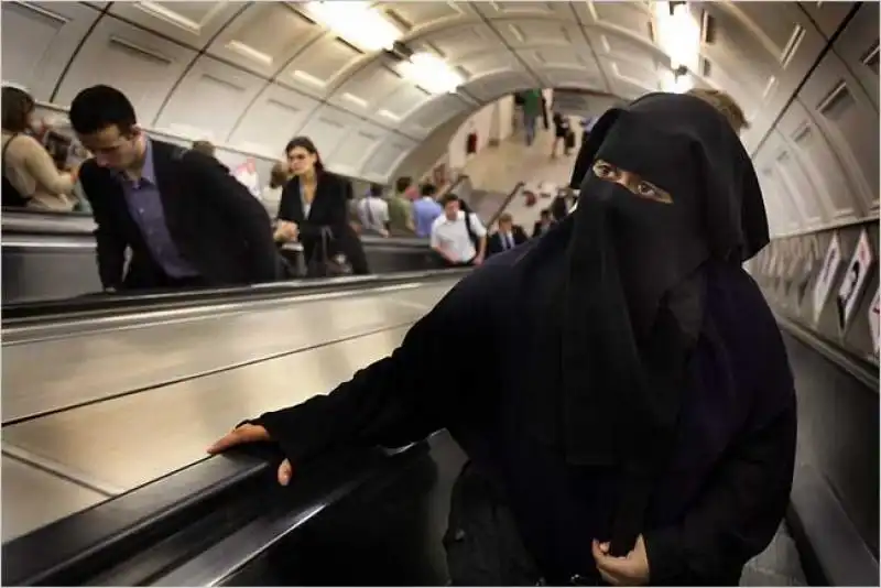 Italy niqab 