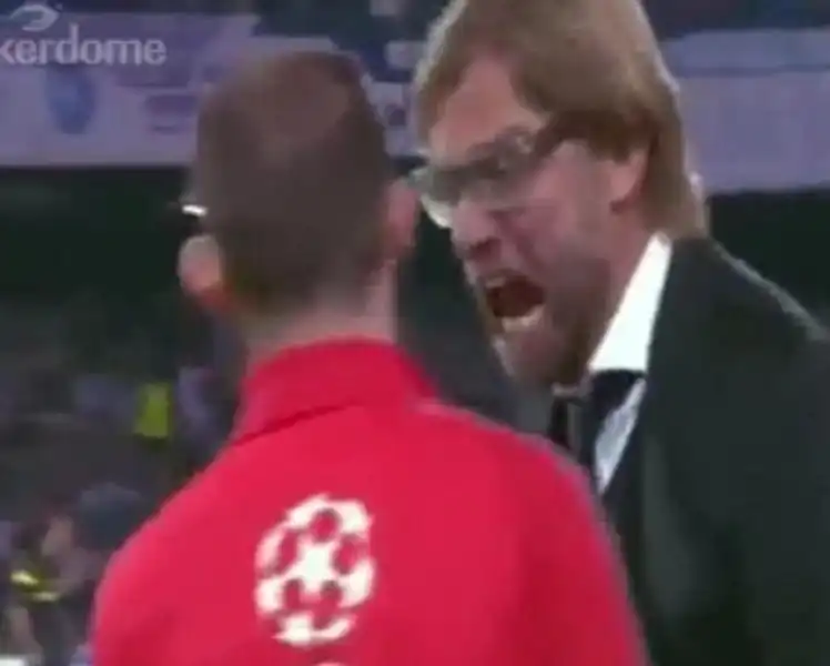 JURGEN KLOPP FURIOSO COL QUARTO UOMO DI NAPOLI DORTMUND 