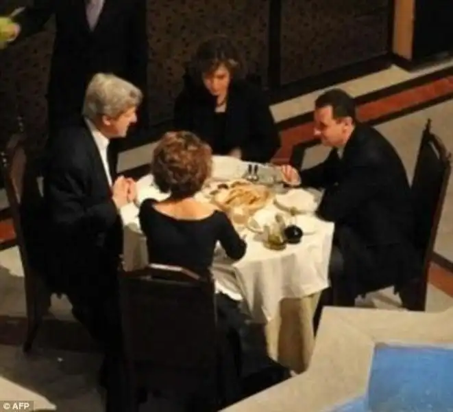 Kerry e Assad a cena insieme a Damasco nel Afp kerry resize 