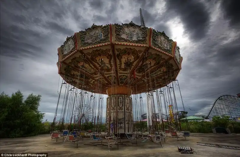 IL LUNA PARK ABBANDONATO SIX FLAGS A NEW ORLEANS 