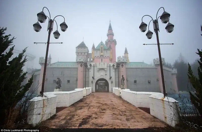 IL LUNA PARK NARA DREAMLAND IN GIAPPONE 