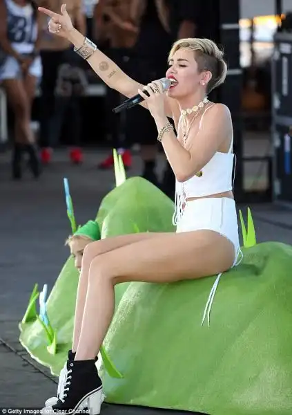 MILEY CYRUS A IHEART RADIO MUSIC FESTIVAL