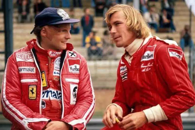 NIKI LAUDA E JAMES HUNT 