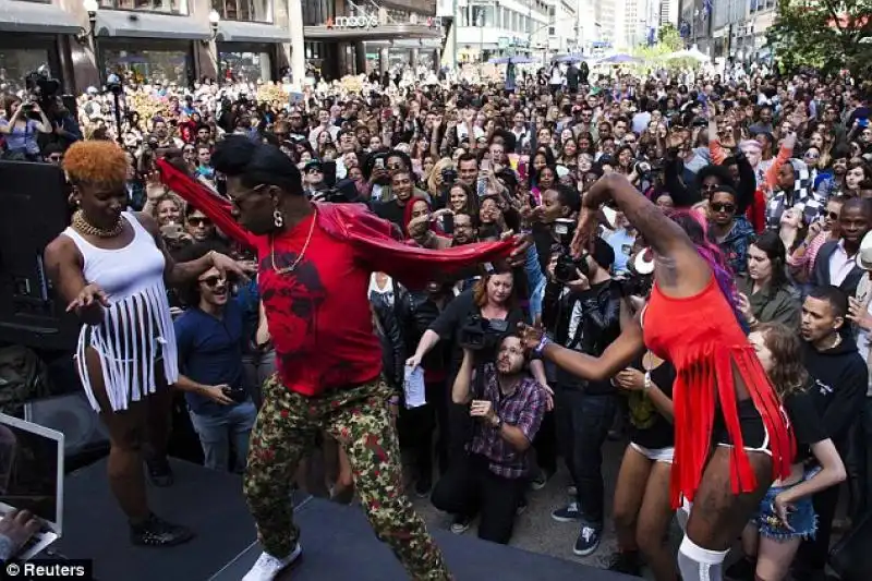 RECORD MONDIALE DI TWERKING A NEW YORK 