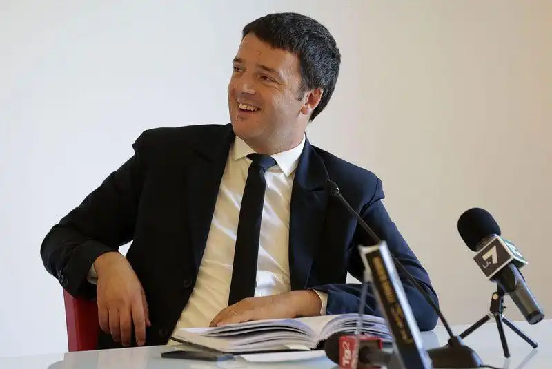 RENZI PRESENTA IL LIBRO DI CAVALLI FOTO REPUBBLICA 