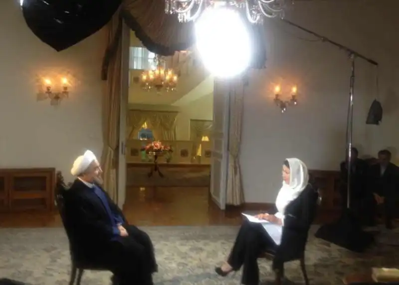 ROUHANI TWITTA UNA FOTO DELL INTERVISTA CON ANN CURRY DI NBC 