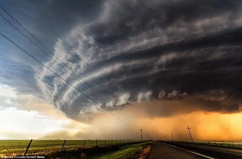 TORNADO NEGLI USA FOTO DI MARKO KOROSEC 