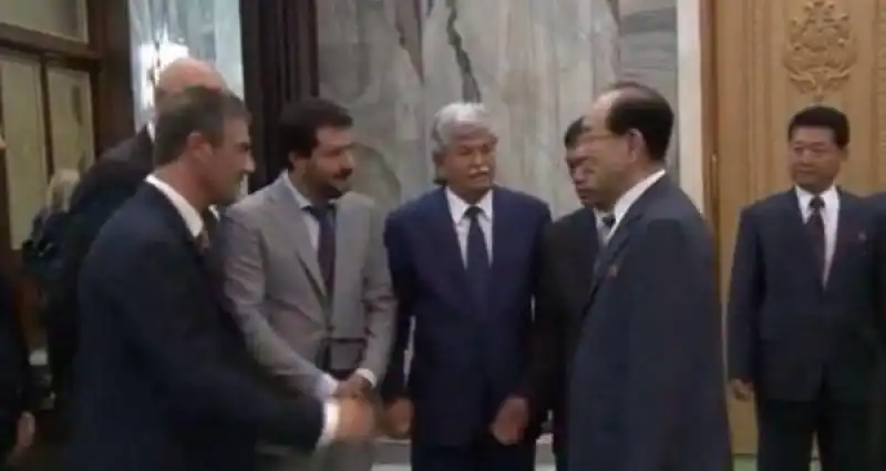 antonio razzi e matteo salvini in corea del nord