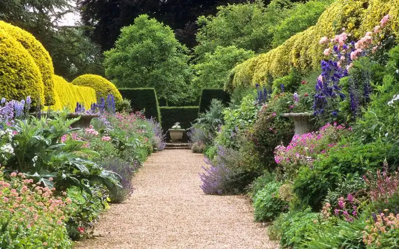 ascott house gardens, buckinghamshire, uk