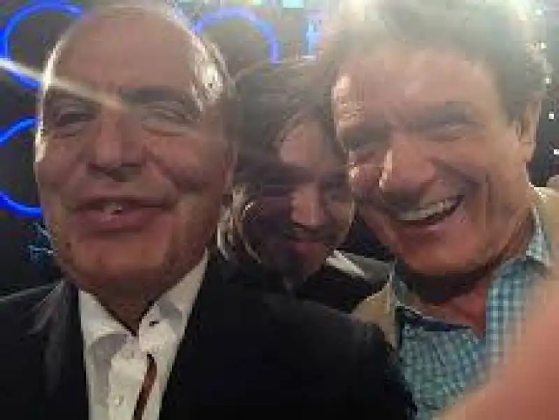 bruno vespa selfie con morgan e massimo ranieri