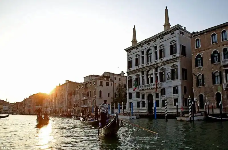 clooney e  amal a venezia 1